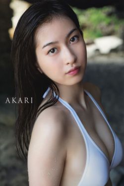 蜜桃女孩